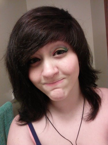 yaddayaddayadda some lame ass shit.. wuddup?! I like music.. I mean love.. not like.. I live in Minnesota.. and I'm single :P