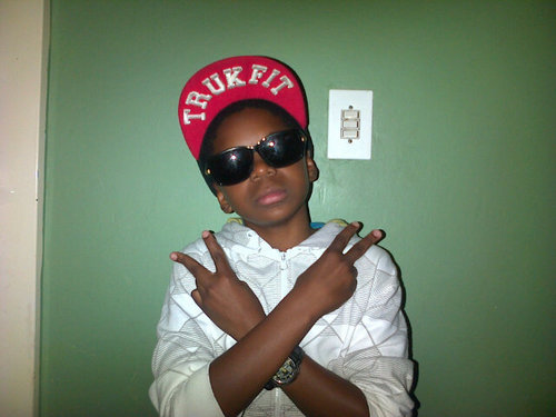 I thrw my money in da air lyk I'm tryin to pay da sky biatch!!!!!!