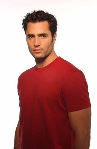 Angel del amor Cupido casado con Phoebe, tenemos tres hijas preciosas. El amor lo puede todo