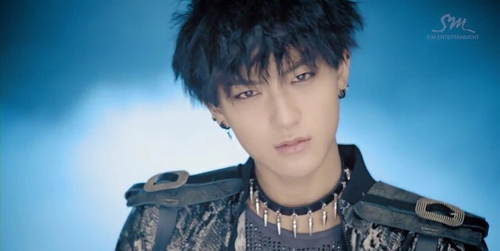 Hello everyone, my name is Tao. ^^ คนหล่อที่ชอบเดินชายหาดคนเดียว