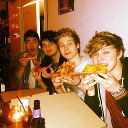 Hey Guys, Its @5SOS_Charlie I made this account especially for the Fanbook i'm doing,Thank you #5SOSFamilyFanbook http://t.co/gF1w8dyry6