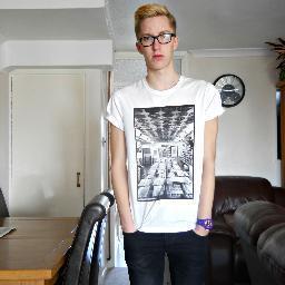 TwAtW1thBrAc3s's profile picture. bios are gay, like you reading this