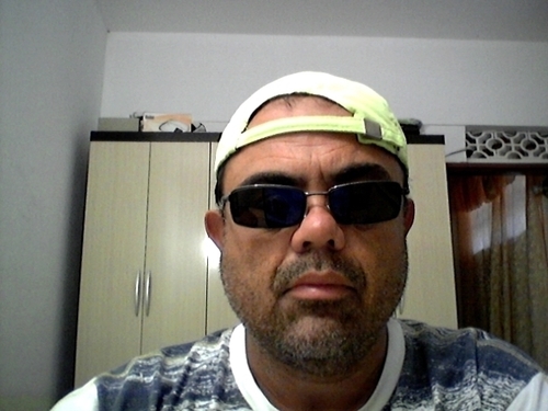 Amo futebol,praia,minha familia e esposa