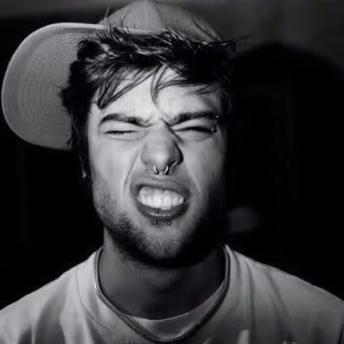 FlaviettoAsroma's profile picture. Cigno nero - faccio brutto - dai cazzo federico - 3 di notte - ti porto con me - tutto il contrario - appeso a testa in giú - alfonso signorini......