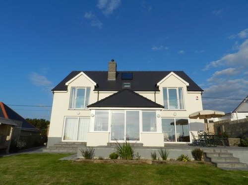 5 star luxury holiday cottage for rental between Aberporth and Poppit Sands. Spectacular views of the Pembrokeshire and Cardigan Coastlines. DM for great offers