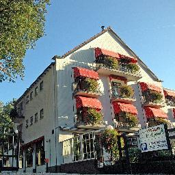 Op de Grebbeberg, door bos omgeven,staat Hotel ’t Paviljoen.Een sfeervol en gezellig familie hotel-restaurant,waar iedereen zich volledig inzet voor de gast