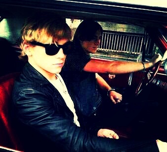 Hey, I'm Ross. I play rhythm guitar in a band called R5. I like Hawaiian pizza & people...people are cool.