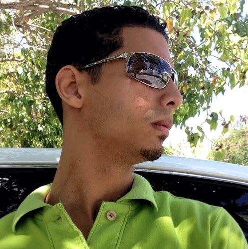 MartinAlvarezR's profile picture. Estudiante de derecho, Adm de Empresa, amante de la salsa y rock en ñ, del buen whisky, me gusta correr y jugar basket, hijo de doña Tata y hermano de Claudia.