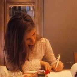 Deli, sanat tarihçisi, okur, karalar, gezer, türkü sever, söyler, güler, güldürür, uyuz olur....