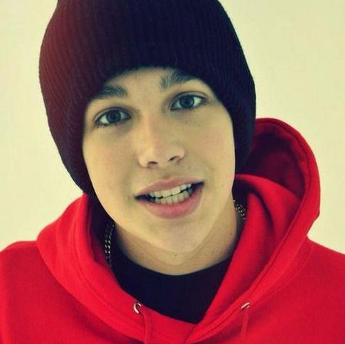 Rose is red & violet is blue if you don't like Austin Mahone there's somethin wrong with you. Without him there's no MAHOMIES ♥
