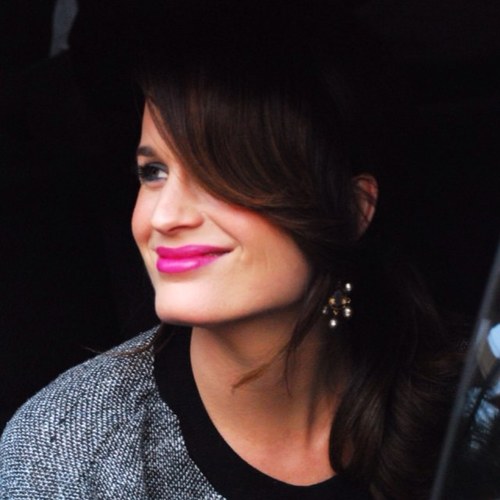 I LOVE ELIZABETH REASER SO MUCH SHE IS MY IDOL . I AM A LIZBIANS