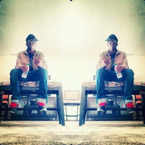 R.I.P Dee & Shaakira I Made Myself A Boss 
Lil Nigga But Im Lion Hearted 
Attends JFK 
I Play Everything 
Follow My IG @50boydee_10