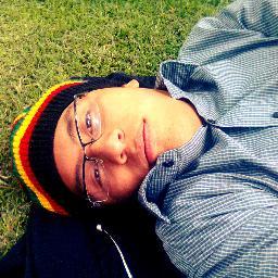 Soy el tipo jodon, relajero, gracioso, buen pana, reflexivo, emputado, en definitiva una joyita.Gusto de la buena música ska reggae rock etc.Quiteño de corazón