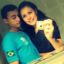 Sabe aqela garota bonita, super educada? É nem eu! Entao saiba qe sou linda as olhos de Deus sou arrogante estupida grossa se precisar ser. Beijos. (: