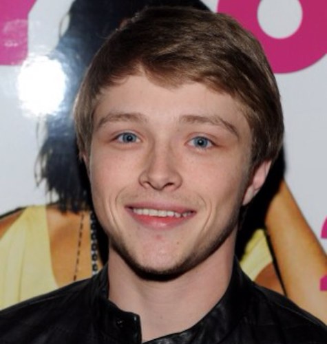 This is my twitter. There are many like it, but this one is mine. This is my twitter. No, I'm not @SterlingKnight. He's my doppleganger. 24 #CU #RP