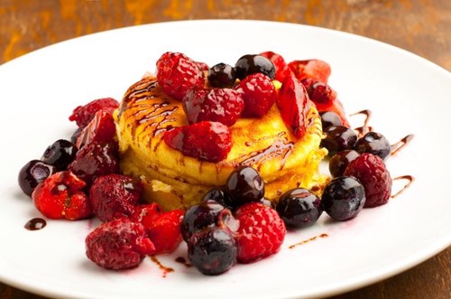 Rock_On_13's profile picture. 阪急三国駅より徒歩8分。お昼(11:00～)は手軽なワンコインランチ、ケーキセット。 夜(18:00～)は海鮮中心のフードや豊富なドリンク、ダーツマシン3台設置。 結婚式二次会/歓送迎会など貸切りご予約も承ります。お気軽にお問い合わせください。