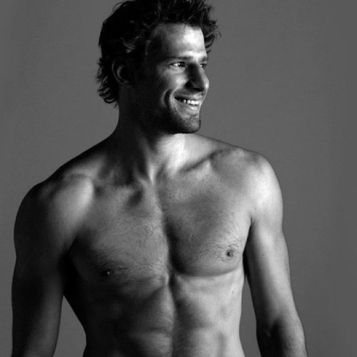 _NHLbeauties's profile picture. Your daily dose of gorgeous hockey players❤ but we do not endorse puck bunnies/sluts. #knowthegame cause its the best one out there.