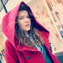Follow me on Twitter and Facebook, and ill follow you back♥ xxx
