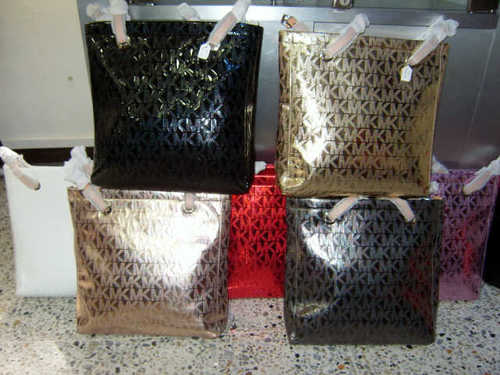 VENTA DE BOLSOS Y RELOJERIA AL POR MAYOR Y DETAL