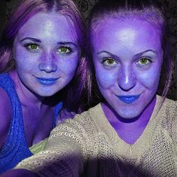 We're two girls! YEAH! You may call us crazy,but we think that's awesome! ANYWAY we love music&chai latte&laughing&tomato and ham sandwiches. PEACE☮