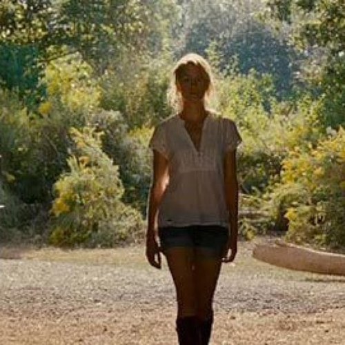 Hey I'm Beth. I have a wonderful son named Ben. I live with him and my Nana. I lost my brother Drake. {Single and looking} {#TheLuckyOne RP}