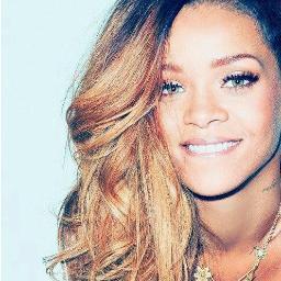 Diva Rihanna ,atualizamos todos os dias com fotos e informações.Envie sua critica, sugestões,ou fotos no email: shinediamonds_@hotmail.com
