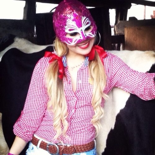 Ema Hueso personaje de multimedios tv http://t.co/WWNJowk2