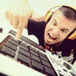 1º fã club do Dj q veio p/ completar o funk e fazer todos dançarem seja novinha,novinho,vovó,vovô,papai,mamãe ou titia!Se vc ama/curte/admira o Batata segue pfv