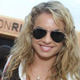 OFICIALIZADA POR : @UmaAnja_LuaB No fundo, o amor que você dá é o amor que você quer receber. Ou pelo menos, assim deveria ser. @Lua_Blanco