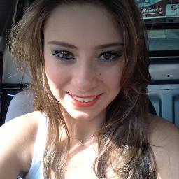 Em um mundo comandado por herança sanguínea e contas de banco, vale a pena ter um amigo. Gossip Girl
