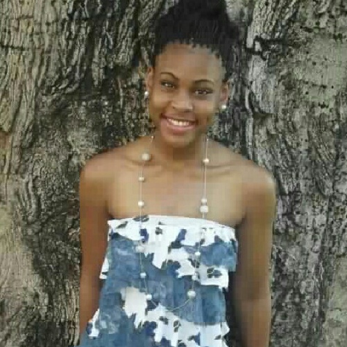 VHS Freshmen Cheerleader . Instagram : @_tayeee_x3