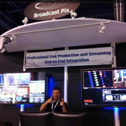 Broadcast Presenter @NabShow & @IBCShow | Culinary Host @TravAdventure | The Original Cheferee | Master Judge @WorldFoodChamp | Follow @ant_kneee for FOOD PICS!