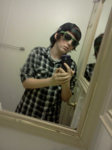 My name is Austin Miller im 13 I love to skate hang with friends and make music