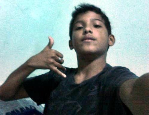 Gosto De Jogar Futebol Passear e Nas Férias Visitar Meu Parentes...
Tenho __ Anos e Sou bem humorizado