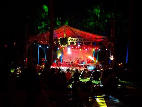 LoveInTheTime's profile picture. Love (or something like it) in the time of Twitter.