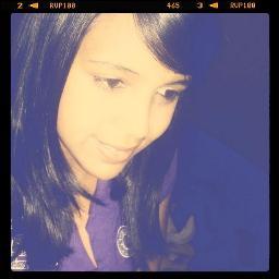 “Sorria, brinque, chore, beije, morra de amor, sinta, sonhe, grite, e, acima de tudo viva.”