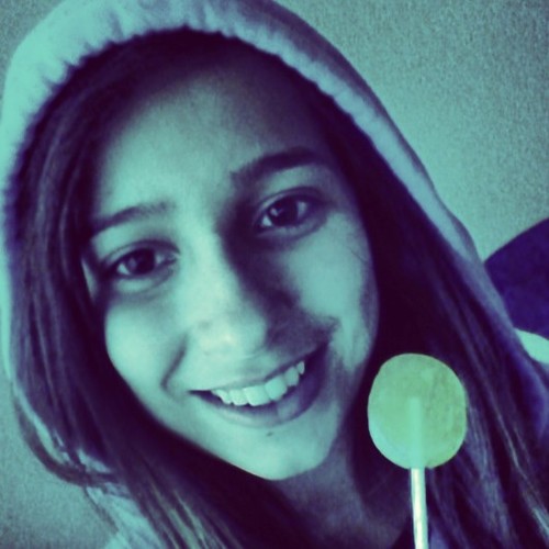 Heyyy, Vas Happenin' followers!!! I'm a directioner and gleeker!!! Live life we only get to do it once.............