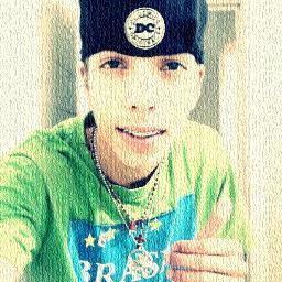 penso asim :)) Quem quiser vencer na vida deve fazer como os seus sábios: mesmo com a alma partida, ter um sorriso nos lábios.