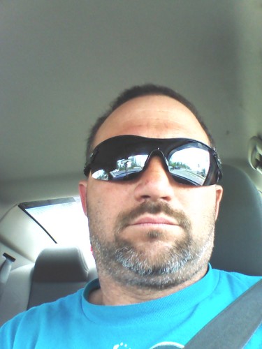 ezvmarcel's profile picture. 