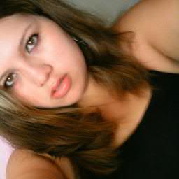 Manauara, aquariana, 23 anos, palmeirense, acadêmica de Ciências Sociais, um ser espiritual, apaixonada por literatura e música brasileira.