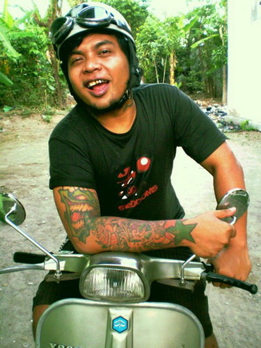 lu asik gw santai, lu usik gw bantai