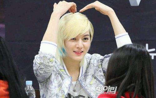 안녕 REN ^u^ ผมเป็นคนน่ารัก ชอบยิ้มหวานๆให้กับคนใจดีฮะ คิคิ 제 삶속에세 당신은 중요한 사람이에요♥☺»나는 너를 나의 마음 만큼 사랑합니다.♥PIN280EC063.คุยกับผมได้นะครับ