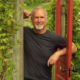 Tom is a teacher, retreat facilitator, writer, speaker, integrative coach, and storyteller who loves warm, gooey chocolate chip cookies with crispy edges.