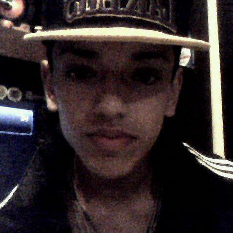 Amo la musika me enkanta conoser gente soy adicto a la ropa ;$