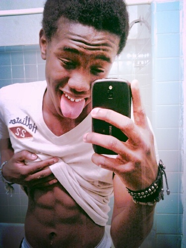 Im Me , Youu Youu .Thats All You Needa Knoo Faa Knoo . Follow Mee Thoo , I Follow Backk . ;) . FWM on Kik ----- Hella_Tril