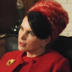 Belle-mère de Don Draper. Je n'ai jamais quitter la maison sans mes gants, mais j'aime bien un bon et solide whiskey.