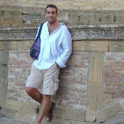 Venutigi's profile picture. L'unico Commercialista al mondo con la foto del Che sulla scrivania.