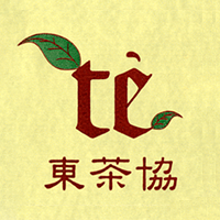 主に東京都内の茶小売店を組合員とした団体です。東京都の皆さんに全国各地で生産された日本茶をお届けするため、日本茶の審査・共同宣伝・教育及び情報の提供を行っています。