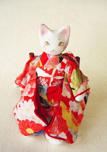 粘土や着物布で猫のお人形や小さいいろいろを手づくりしています。
制作のこと、猫のこと、素敵なものや美味しいもののことなどつぶやきます。
minne　　https://t.co/bEfCazuNK0
https://t.co/DzPcfoyM58