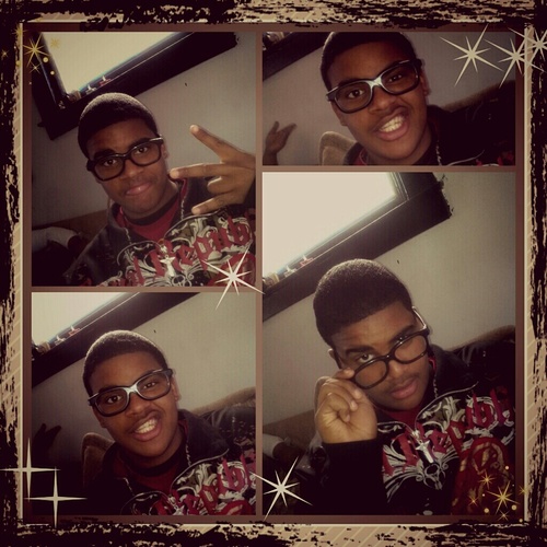 , 10 Bands & My Pants Doing The Blade Dances I Love Being The One These Haters Cant Stand , Follow My Diary @___Eastside , She Gone Follow Back Fashoo ((: ♥ツ